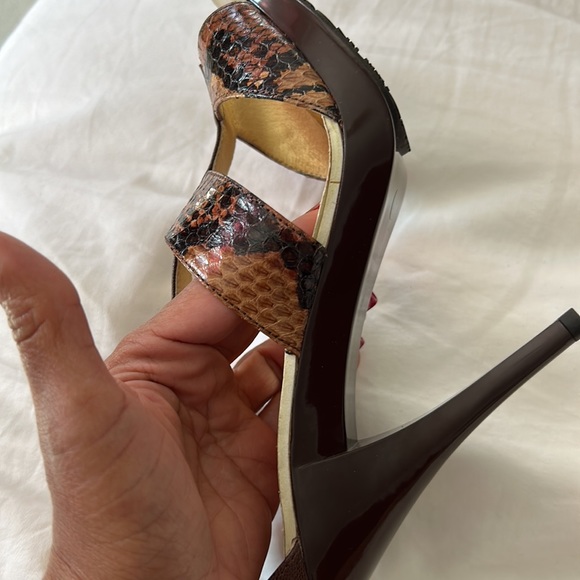 Michael Michael Kors Brown and Leopard size 9M shoes. - Picture 4 of 10